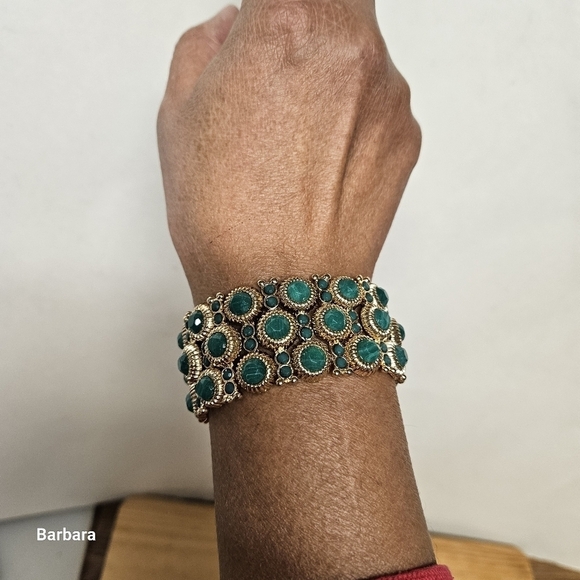 Banana Republic Jewelry - Banana Republic Emerald Beaded Stretch Bracelet
